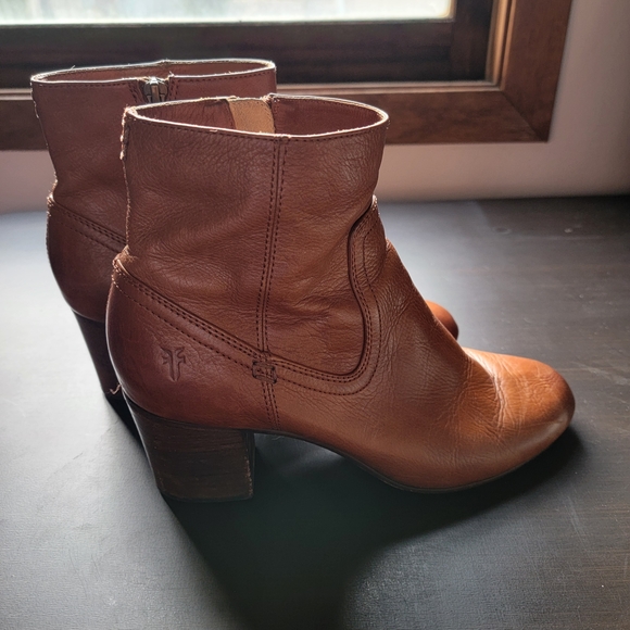 Frye Stella Zip Short Cognac Leather Ankle Booties with Block Heel Sz 8.5 - Picture 2 of 16